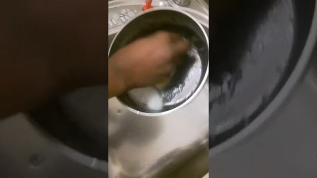 How to clean a burnt pot/pan with bicarbonate of soda смотреть онлайн