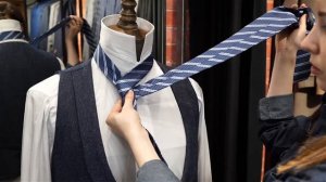 Как завязать галстук классическим узлом: советы стилиста