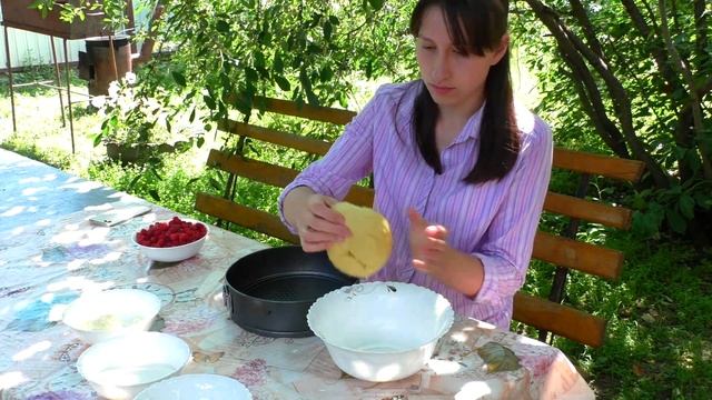 Нежный малиновый пирог со сметанной заливкой! смотреть онлайн