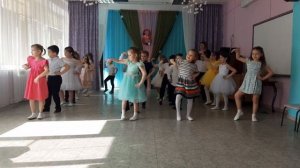 Танец-игра "Мамины помощники"