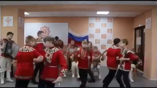 Ансамбль русских народных инструментов "Нижегородские ложкари" смотреть онлайн