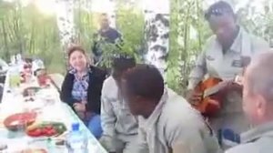Негры поют «Офицеры»