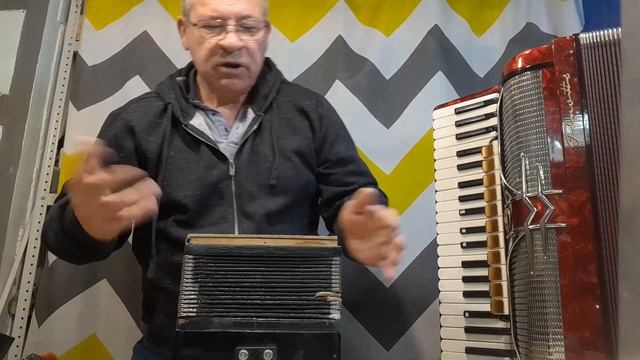 Музыкальный столик для настройки голосов меховых муз .инструментов. смотреть онлайн