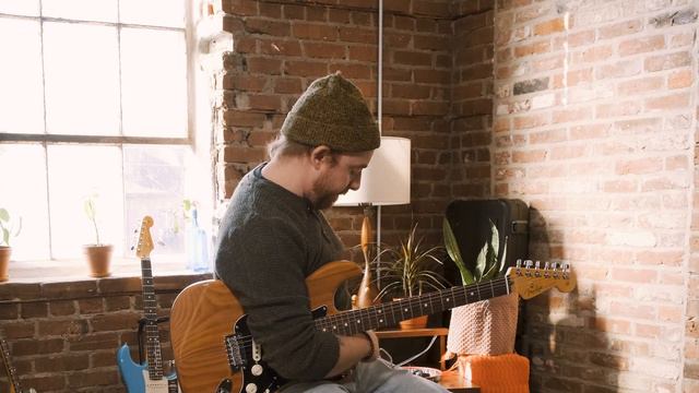 Tom May Demos the Fender American Professional II Stratocaster | Russo Music смотреть онлайн