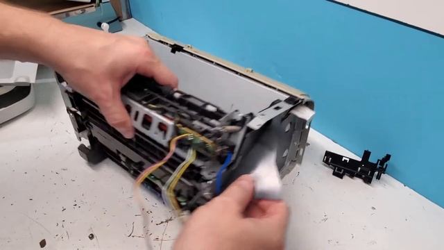 Taking Apart HP Laserjet 1020 Printer for Parts or Repair 1018 смотреть онлайн