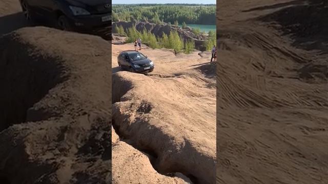 Подъем в гору Lexus Rx 330, камера 2 смотреть онлайн