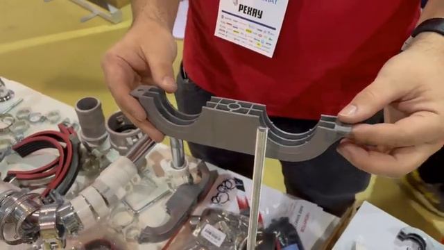 Уникальный пластиковый хомут для монтажа многоуровневых трасс. Хомут для труб