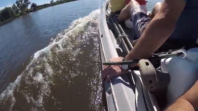 Kayak Uruguay. Kayak a motor. Kayak mercury. Bladimir Riveron. смотреть онлайн