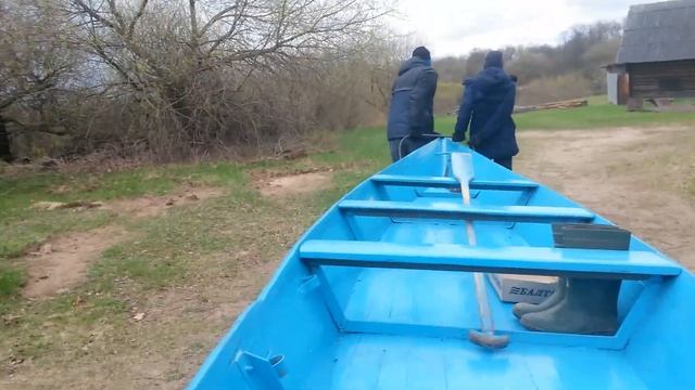 Спускаем лодку на воду смотреть онлайн