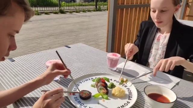 ??У меня ДЕНЬ РОЖДЕНИЯ!?СДАЮ ОГЭ!? Поход в лучшие рестораны Ярославля!? смотреть онлайн