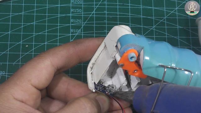 NASA's Secret: Flashlight Restoration - Repairing a Dead Battery Flashlight Like a Space Engineer смотреть онлайн