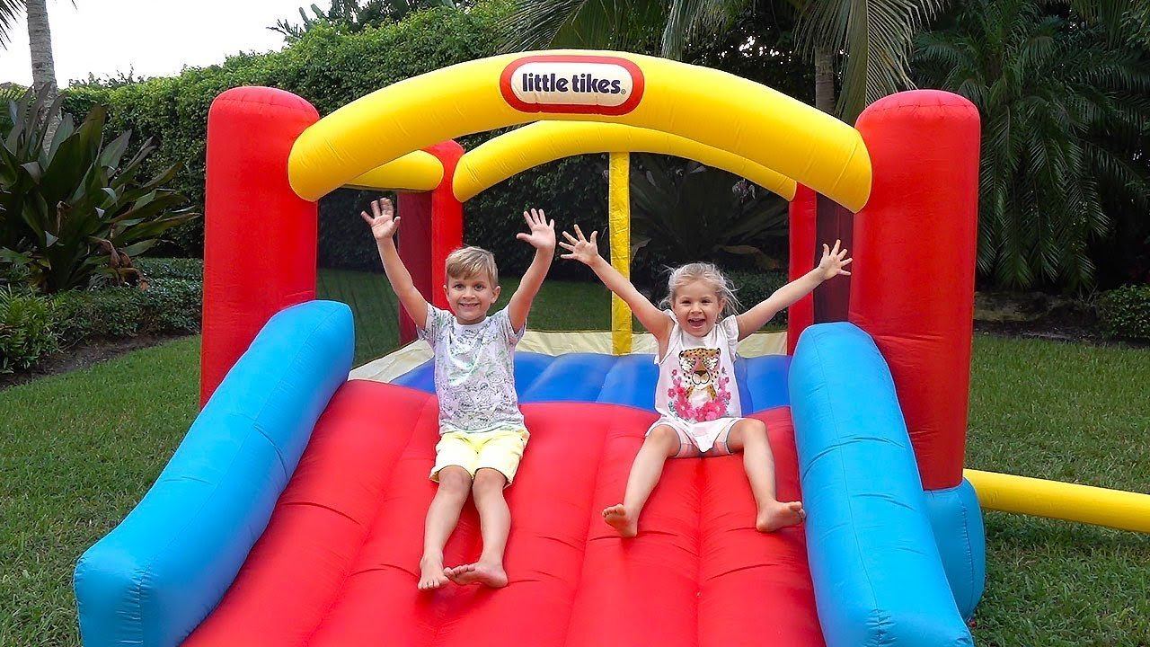 Diana And Roma Open Boxes With Toys