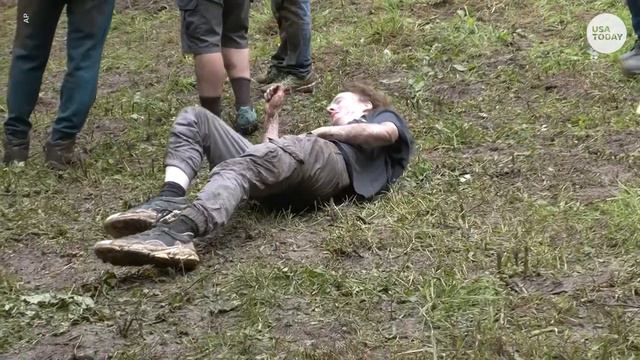 North Carolina woman wins race at UK Jubilee Cheese Rolling Contest | USA TODAY смотреть онлайн