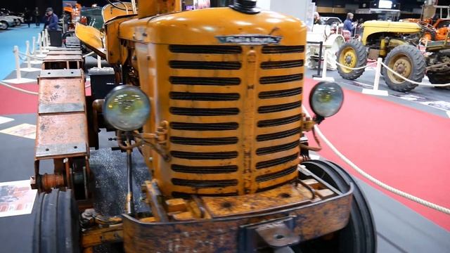 RétroMobile 2020 - Tracteurs Porsche Diesel, Renault, David Brown, Fiat, Someca, Citroën - Part 1 смотреть онлайн