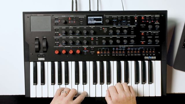 Korg Modwave Wavetable Synth Demo — Daniel Fisher смотреть онлайн