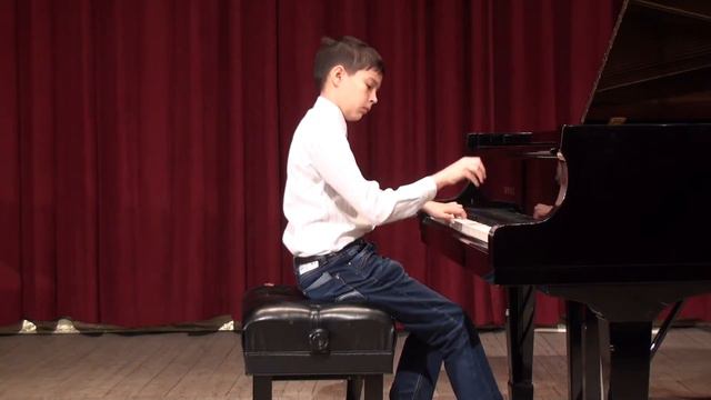 Моцарт. Соната до-мажор №10. Играет Даниил Умнов (12 лет) смотреть онлайн