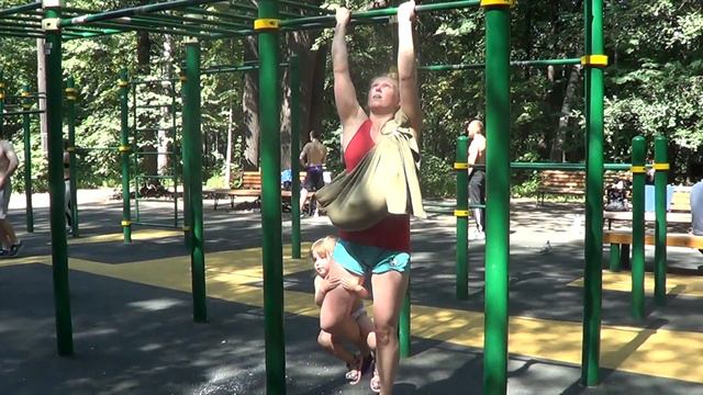 Мама + Наташа и Петя