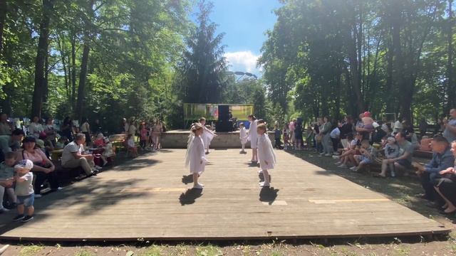 Студия танца «МИККИ» , «Белые ангелы», Кобрин, парк им. Суворова, июнь смотреть онлайн