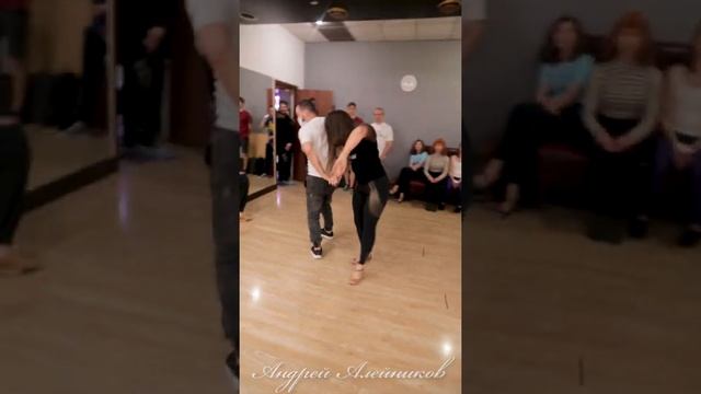 Алешандре Густаво и Оксана Земцова, Ipanema, zouk demo 2022.01.10 смотреть онлайн