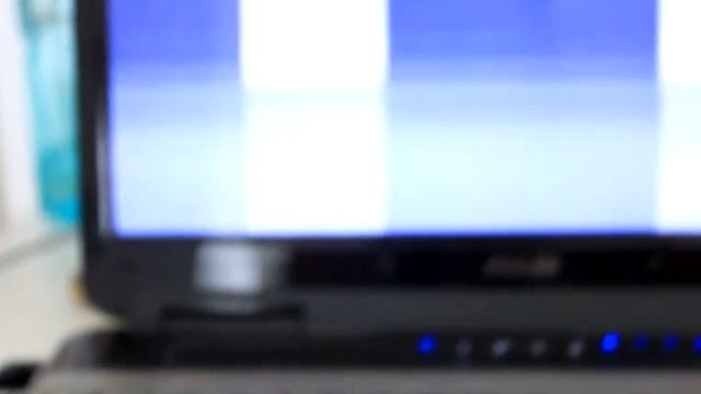 ASUS N50vn 螢幕整片閃爍不停 part II смотреть онлайн