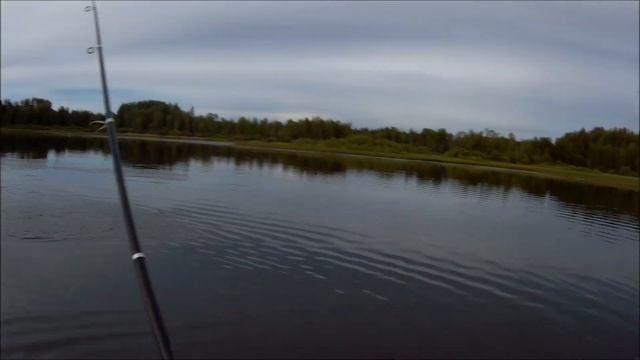 река Шуя Карелия Рыбалка Щука - гимнастка. Смотреть до конца. жести не будет)) смотреть онлайн