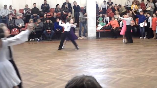 Быстрый фокстрот. Спортивные танцы смотреть онлайн