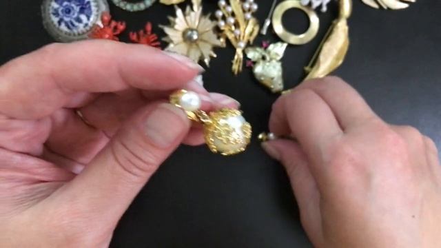 Распаковка 7 Винтажные украшения и бужутерия на продажу смотреть онлайн