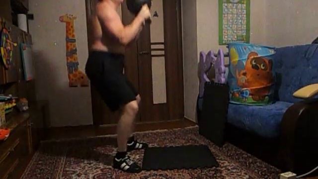 приседания с гирей в руках, 32 кг, вид сбоку.AVI смотреть онлайн