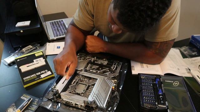 Built My First Budget PC! Under $1300! Noob Guide смотреть онлайн