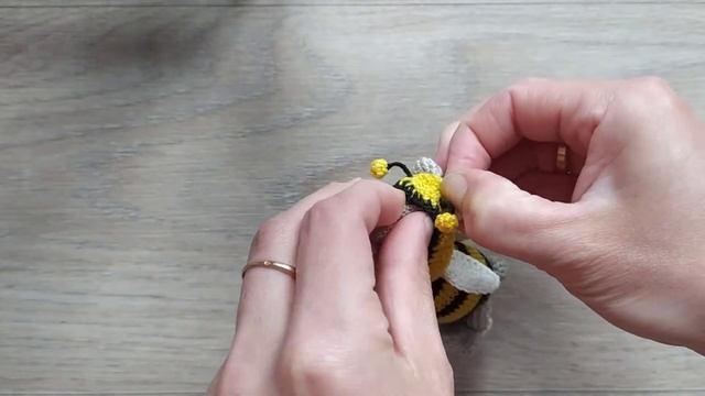 Зайчик пчелка крючком / Bunny - bee crochet / Амигуруми / Amigurumi / Вязаная игрушка / Knitted to смотреть онлайн