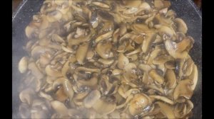 Шампиньоны со сливками, очень вкусные жаренные грибы шампиньоны