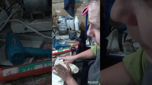 Ремонт обуви, заполнение пяточной части в обуви. смотреть онлайн