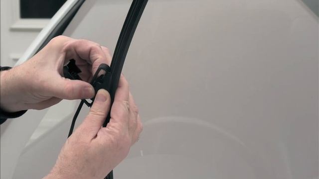 Vauxhall Antara replacing wiper blades with Bosch Aerotwin blades. 4k Widescreen. смотреть онлайн