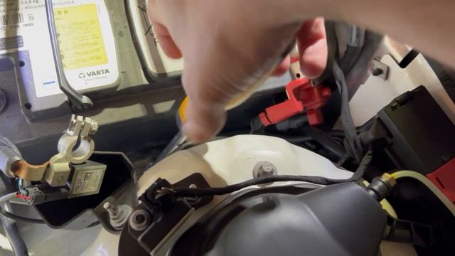 2014 Mercedes CLS 550 (W218) Battery Replacement