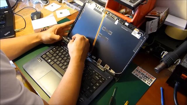 SAMSUNG NP530 NP530U4E - Naprawa Klapy Matrycy