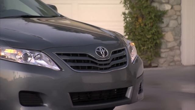 2010 Toyota Camry - Drive Time Review | TestDriveNow смотреть онлайн