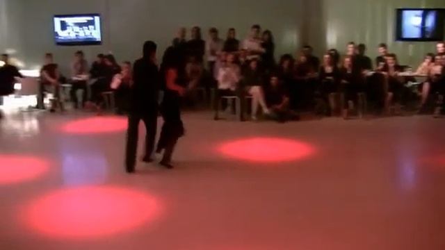tango escenario.avi смотреть онлайн