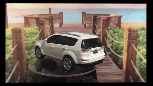 三菱 模型車（旋轉視頻）OUTLANDER 1/43模型車（白） смотреть онлайн