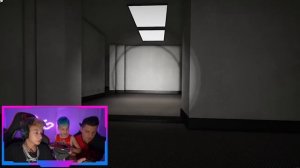 ЗАСТРЯЛ В ЗАКУЛИСЬЕ в Реальной Жизни Backrooms Roblox Apeirophobia