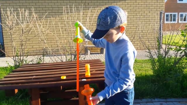 Огромные мыльные пузыри. Дуем мыльные пузыри. Набор для пускания мыльных пузырей. смотреть онлайн