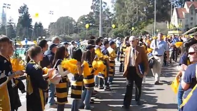 2004 Cal - Oregon game march to victory (Aaron Rodgers sighting) смотреть онлайн