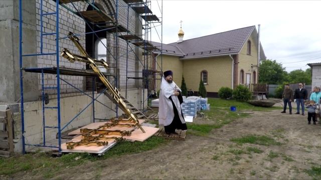 ОСВЯЩЕНИЕ КУПОЛОВ И КРЕСТОВ ХРАМА В р. п. ПЕРЕЛЕШИНСКИЙ смотреть онлайн