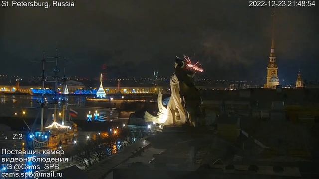 Фейерверк на Петровской набережной на фоне мостов и предновогоднего ночного Санкт-Петербурга смотреть онлайн