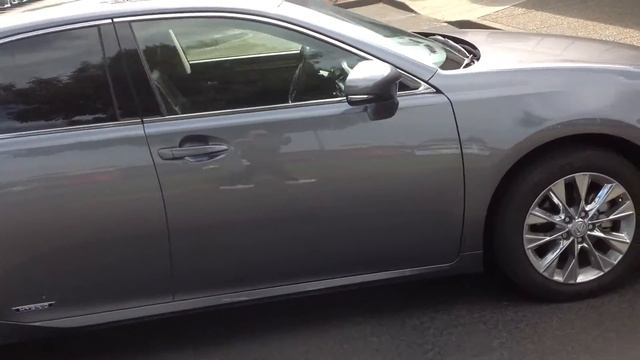 2014 Lexus ES 300h смотреть онлайн
