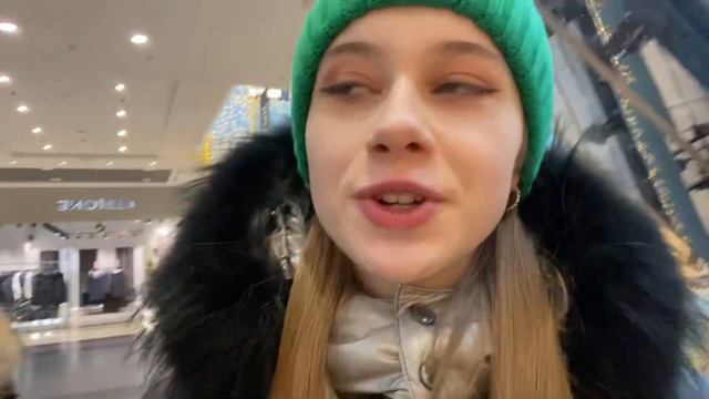 VLOGMAS:провожу день с сестрой💗прогулка,шоппинг. смотреть онлайн