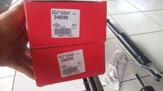 Ganti shock belakang hoda Freed 2011 merk kayaba Excel-G смотреть онлайн
