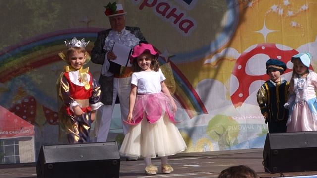 Принц и дюймовочка. Карнавал в Гурьевске 2017. Калининград. смотреть онлайн