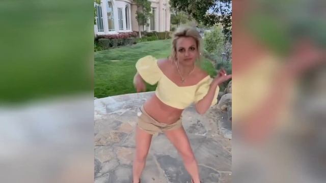 Britney Spears dancing in a new video on Instagram смотреть онлайн