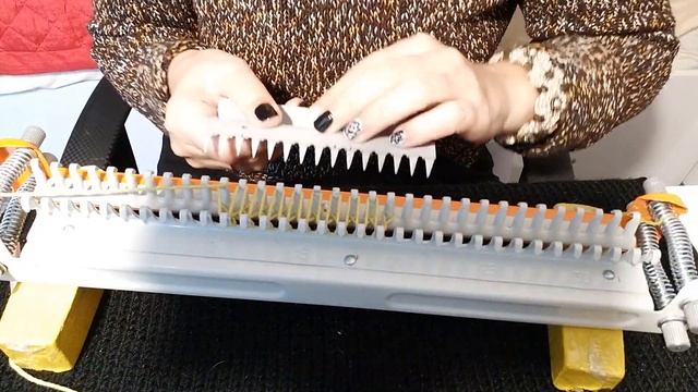 Вязание/Мастер- класс/ Вязальная машинка Ивушка/ Буклированный узор/подарок смотреть онлайн