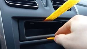 Как снять заглушку магнитолы рено логан